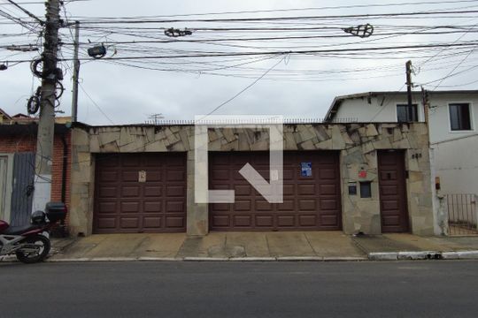 Fachada de casa à venda com 3 quartos, 350m² em Brooklin, São Paulo