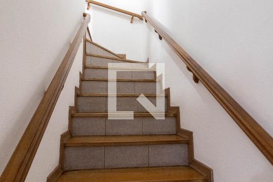 Escada de casa à venda com 4 quartos, 155m² em Vila São Jorge, Guarulhos