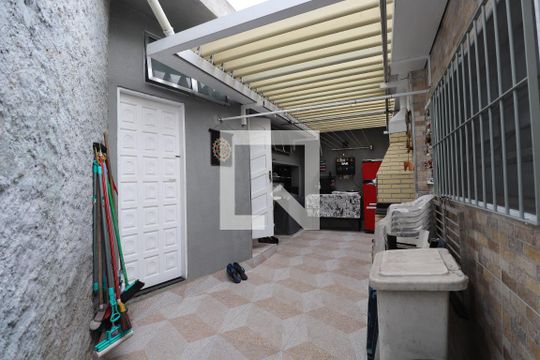 Quintal de casa à venda com 2 quartos, 180m² em Jardim Flor da Montanha, Guarulhos