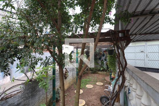 Quintal de casa à venda com 2 quartos, 180m² em Jardim Flor da Montanha, Guarulhos