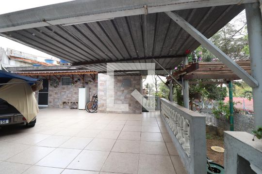 Garagem de casa à venda com 2 quartos, 180m² em Jardim Flor da Montanha, Guarulhos