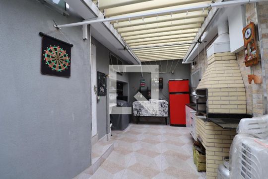 Quintal de casa à venda com 2 quartos, 180m² em Jardim Flor da Montanha, Guarulhos