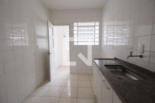 Cozinha de apartamento para alugar com 1 quarto, 90m² em Cambuci, São Paulo