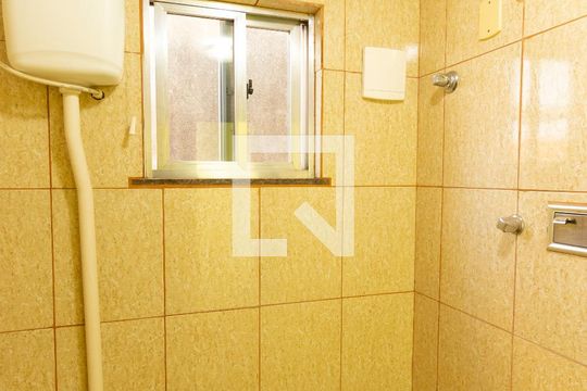 Banheiro de casa para alugar com 2 quartos, 180m² em Silvânia, Nova Iguaçu