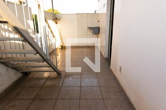 Área de Serviço de casa para alugar com 2 quartos, 180m² em Silvânia, Nova Iguaçu