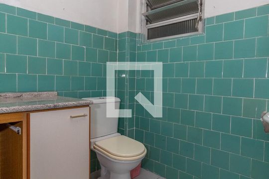 Banheiro de apartamento à venda com 3 quartos, 89m² em São João, Porto Alegre