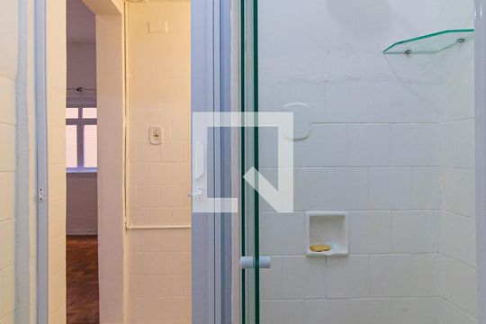 Banheiro de kitnet/studio para alugar com 1 quarto, 20m² em Bela Vista, São Paulo