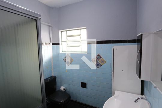 Banheiro de casa à venda com 2 quartos, 180m² em Vila Constança, São Paulo