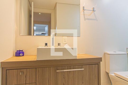 Banheiro 2 de apartamento para alugar com 3 quartos, 90m² em Mercês, Curitiba