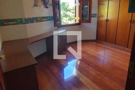 Quarto de casa à venda com 4 quartos, 500m² em Interlagos, São Paulo