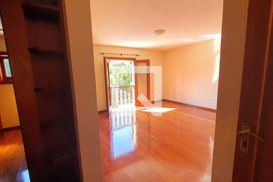 Quarto de casa à venda com 4 quartos, 500m² em Interlagos, São Paulo