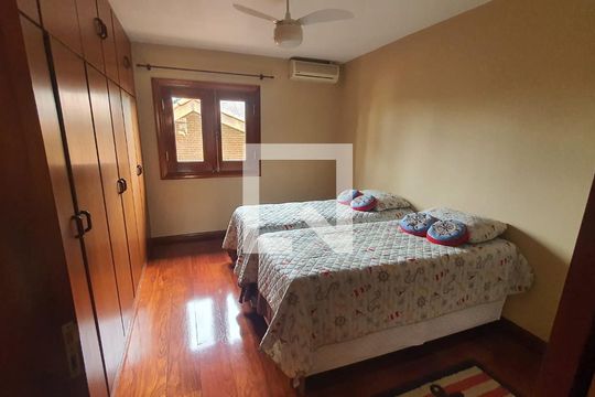 Quarto de casa à venda com 4 quartos, 500m² em Interlagos, São Paulo