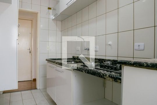 Cozinha de apartamento para alugar com 3 quartos, 56m² em Vila Basileia, São Paulo