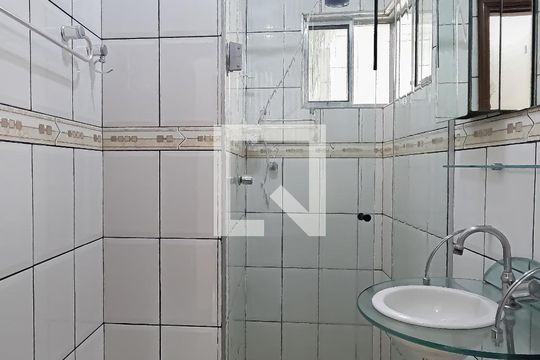 Banheiro de apartamento à venda com 3 quartos, 68m² em Vila Rachid, Guarulhos