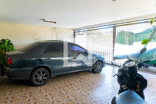 Garagem de casa à venda com 5 quartos, 300m² em Vila do Encontro,