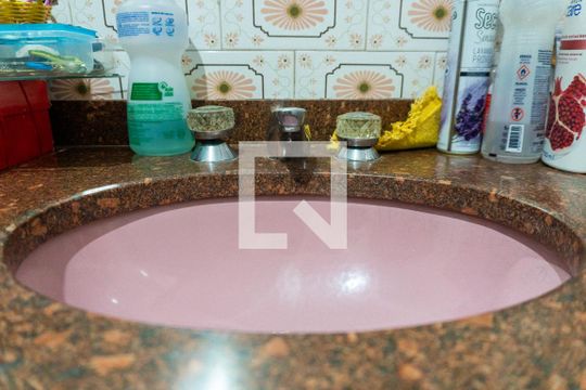 Banheiro da Suíte Detalhe de casa à venda com 5 quartos, 300m² em Vila do Encontro, 