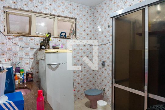 Banheiro da Suíte de casa à venda com 5 quartos, 300m² em Vila do Encontro, 