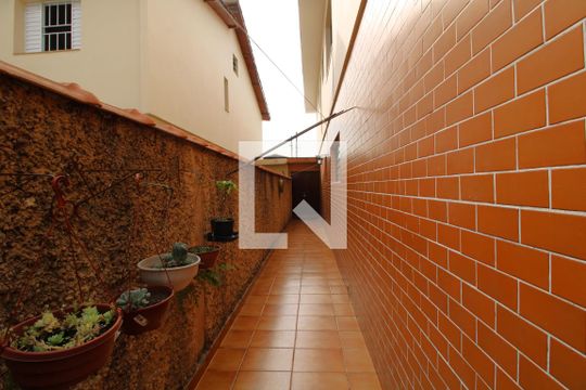 Quintal lateral de casa à venda com 3 quartos, 115m² em Cupecê, São Paulo