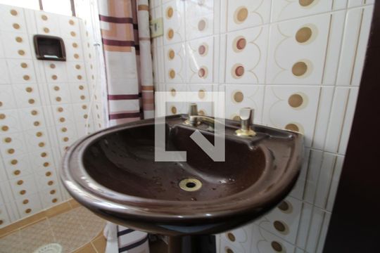 Pia banheiro comum de casa à venda com 3 quartos, 115m² em Cupecê, São Paulo