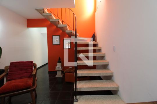 Escada de casa à venda com 3 quartos, 115m² em Cupecê, São Paulo