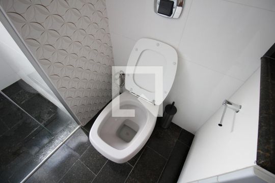 Banheiro Social de apartamento à venda com 3 quartos, 100m² em São João Batista, Belo Horizonte