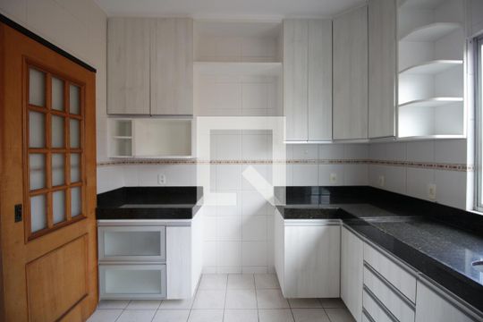 Cozinha de apartamento à venda com 3 quartos, 100m² em São João Batista, Belo Horizonte