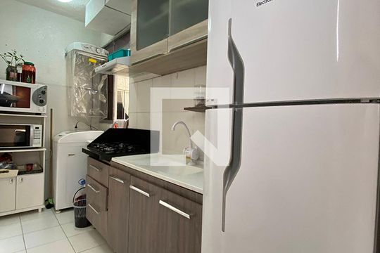 Cozinha de apartamento para alugar com 2 quartos, 50m² em Santos Dumont, São Leopoldo
