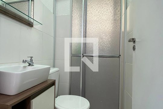 Banheiro  de apartamento para alugar com 2 quartos, 50m² em Santos Dumont, São Leopoldo