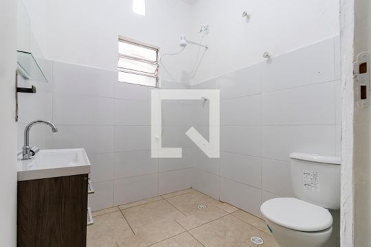 Banheiro de casa para alugar com 2 quartos, 55m² em Cambuci, São Paulo
