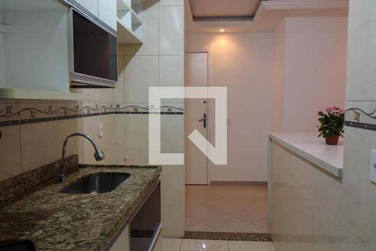 Cozinha de apartamento para alugar com 3 quartos, 78m² em Del Castilho, Rio de Janeiro
