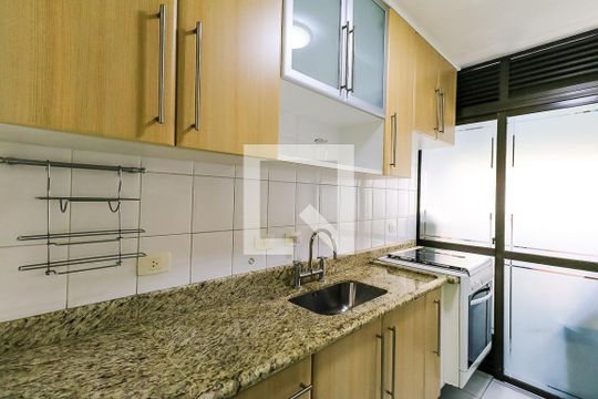 Cozinha de apartamento para alugar com 3 quartos, 70m² em Vila Andrade, São Paulo