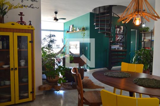 Sala de apartamento à venda com 3 quartos, 165m² em Tanque, Rio de Janeiro