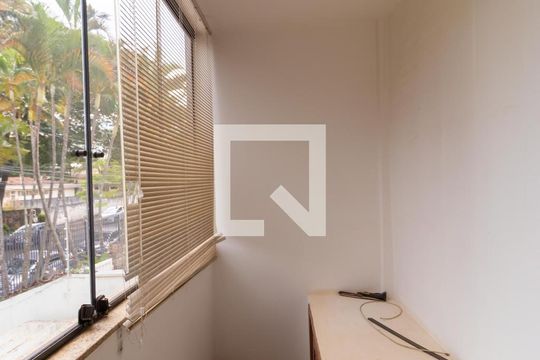 Sacada da Suíte 01 de casa para alugar com 5 quartos, 628m² em Nova Campinas, Campinas