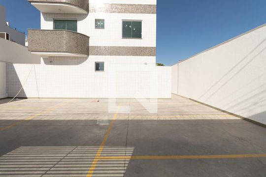Garagem de apartamento para alugar com 4 quartos, 150m² em Itapoã, Belo Horizonte