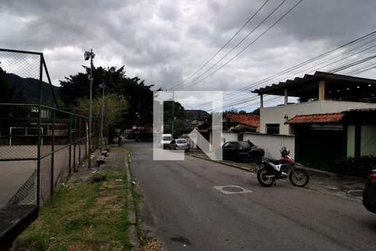 Rua em Frente de casa à venda com 3 quartos, 269m² em Anil, Rio de Janeiro