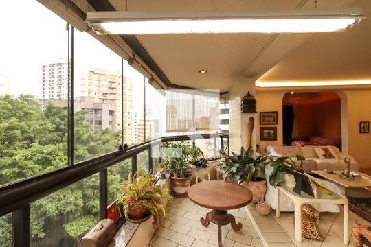 Varanda da Sala de apartamento para alugar com 3 quartos, 180m² em Vila Suzana, São Paulo