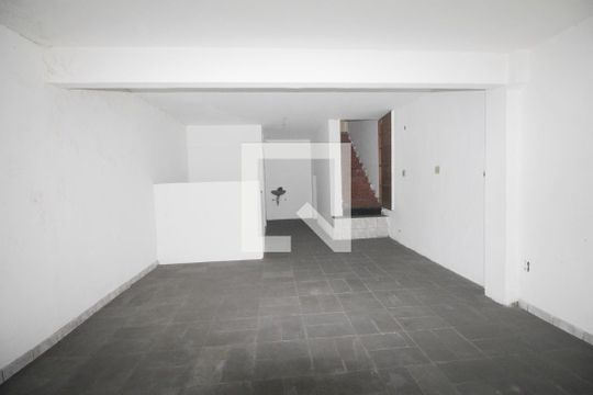 Garagem de casa à venda com 3 quartos, 200m² em Vila Gustavo, São Paulo