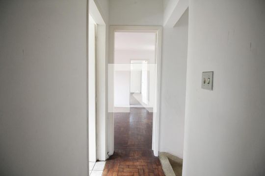 Corredor de casa à venda com 3 quartos, 200m² em Vila Gustavo, São Paulo