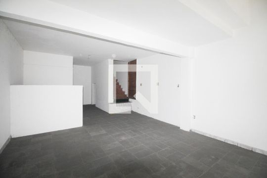 Garagem de casa à venda com 3 quartos, 200m² em Vila Gustavo, São Paulo