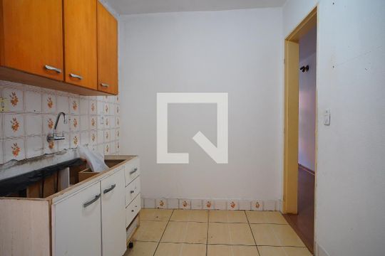 Cozinha de apartamento à venda com 2 quartos, 60m² em Agronomia, Porto Alegre