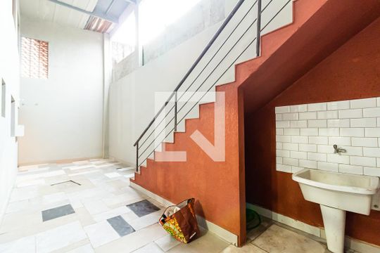 Área de Serviço de casa para alugar com 3 quartos, 160m² em Vila Mariana, Ferraz de Vasconcelos