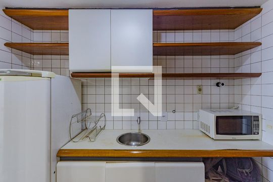 Cozinha de apartamento para alugar com 1 quarto, 36m² em Vitoria, Salvador