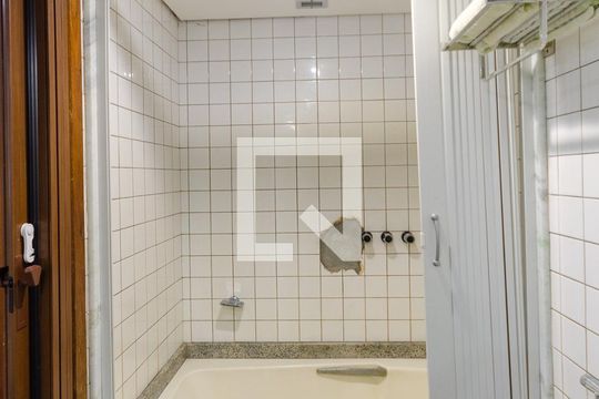 Banheiro de apartamento para alugar com 1 quarto, 36m² em Vitoria, Salvador