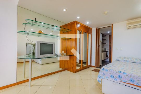 Sala/Quarto de apartamento para alugar com 1 quarto, 36m² em Vitoria, Salvador