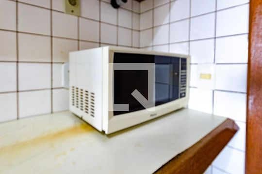 Cozinha de apartamento para alugar com 1 quarto, 36m² em Vitoria, Salvador