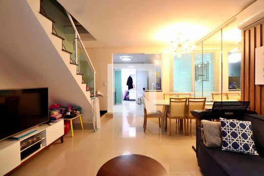 Sala de casa para alugar com 3 quartos, 125m² em Jardim, Santo André