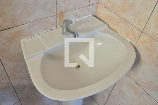 Banheiro de kitnet/studio à venda com 1 quarto, 25m² em São José, Canoas