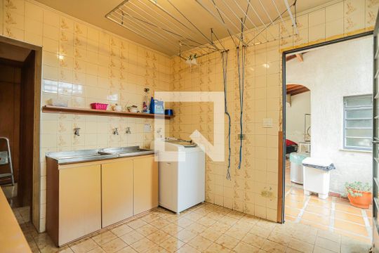 Área de Serviço de casa para alugar com 4 quartos, 280m² em Bela Aliança, São Paulo