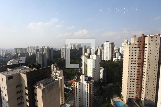 Vista de apartamento à venda com 3 quartos, 172m² em Vila Suzana, São Paulo