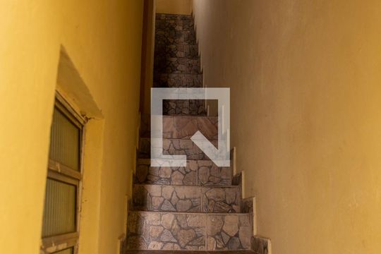 Escada de casa à venda com 4 quartos, 200m² em Conceição, Diadema